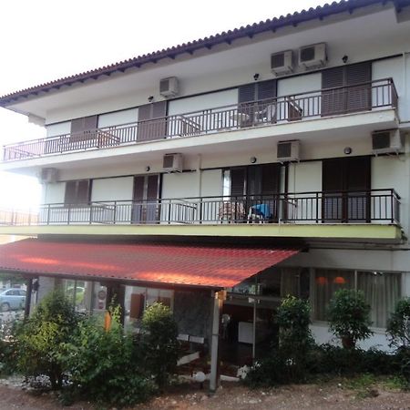 Chris Apartments Метаморфоси Екстериор снимка