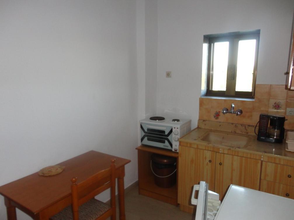 Chris Apartments Метаморфоси Екстериор снимка